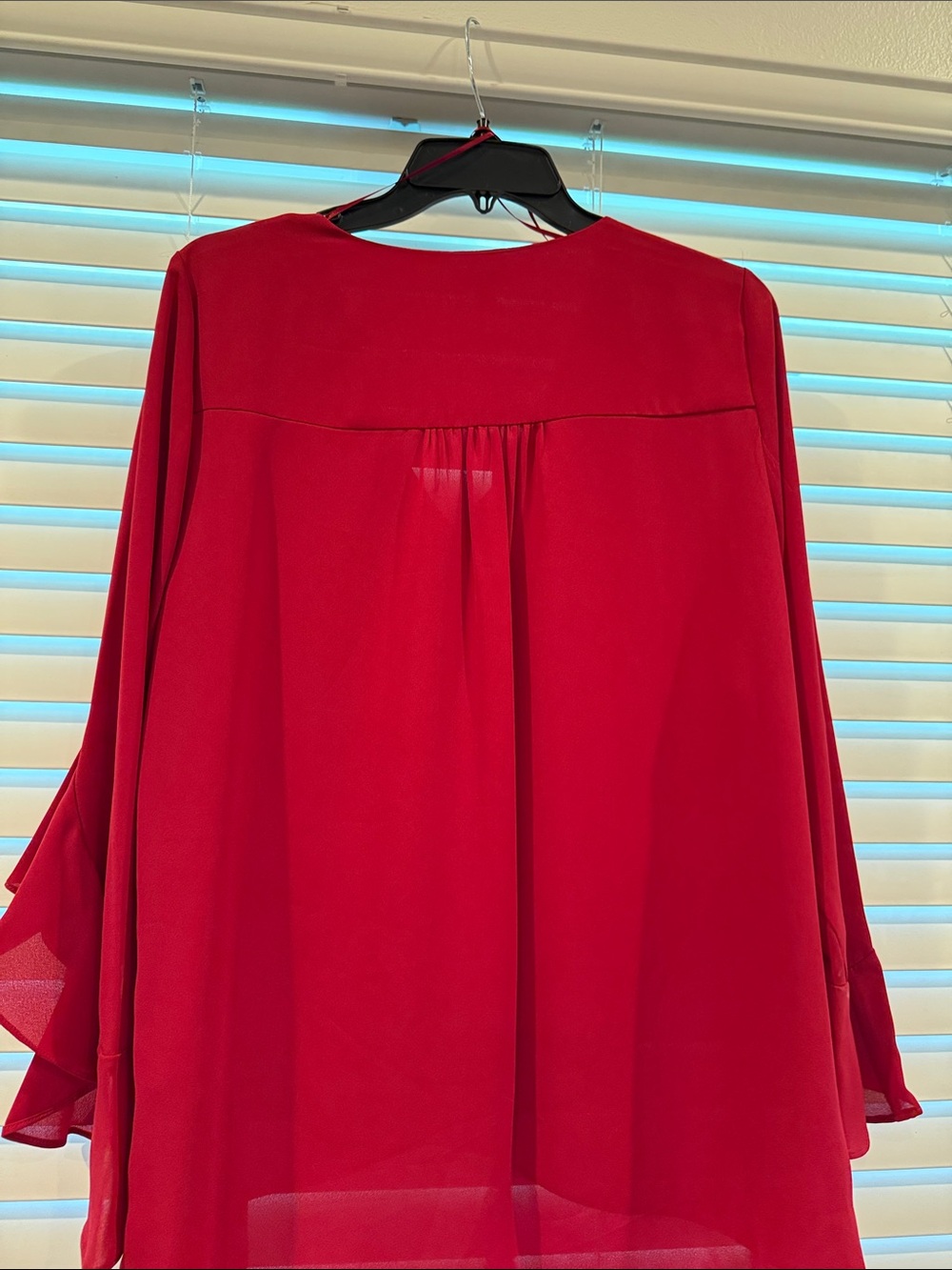 Vince Camuto Red V-Neck Ruffle Sleeve Tunic Blouse - Picture 6 of 7